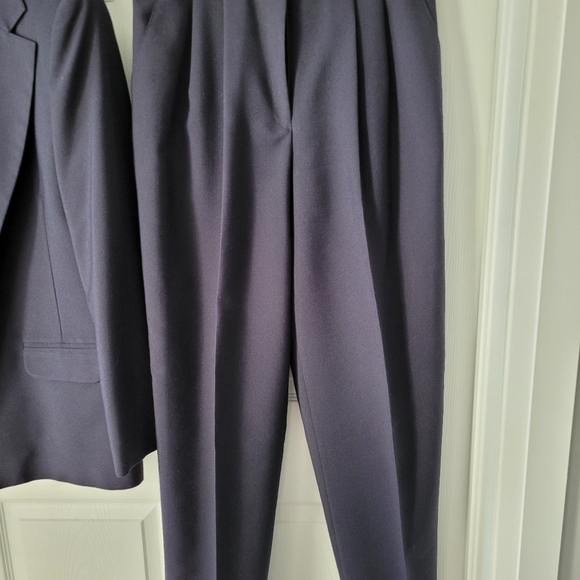 Haggar Navy blue 2 pce pant suit - Picture 13 of 16